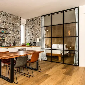 Luxury Flat By Station / Unique View Apartment